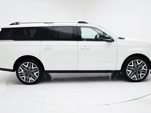 Used 2025 Ford Expedition Max Platinum w/ Platinum Ultimate Package AWD/4WD image 3