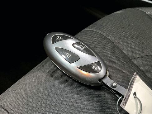 Used 2024 Hyundai Elantra SEL w/ Convenience Package image 17