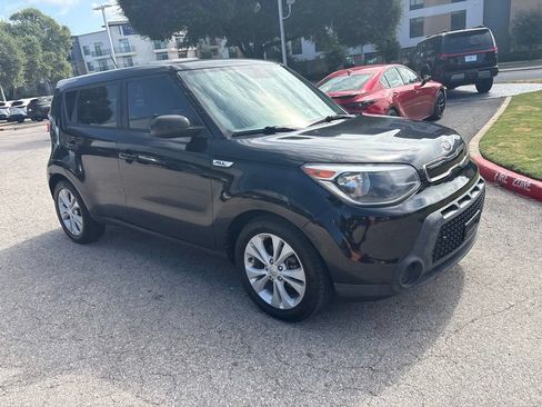 Used 2015 Kia Soul + FWD image 7