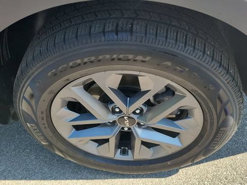 Certified 2025 Kia Telluride LX FWD image 7