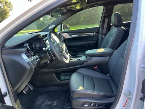 Certified 2025 Cadillac XT5 Sportv w/ Technology Package AWD/4WD image 17