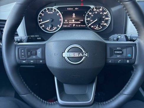 Certified 2025 Nissan Rogue SV image 8