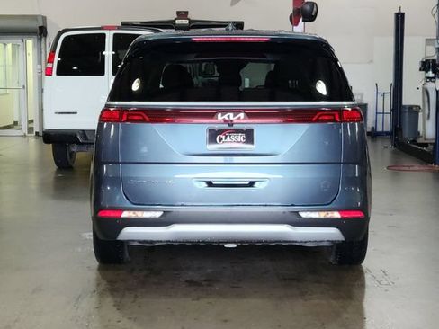 Used 2022 Kia Carnival EX FWD image 6