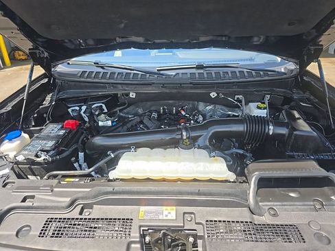 Used 2025 Ford Expedition Active AWD/4WD image 2