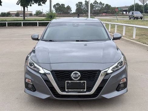 Used 2019 Nissan Altima 2.0 Platinum FWD image 2