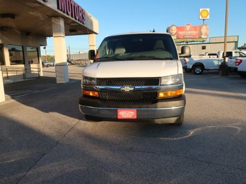 Used 2018 Chevrolet Express 3500 LT w/ LT Preferred Equipment Group image 2