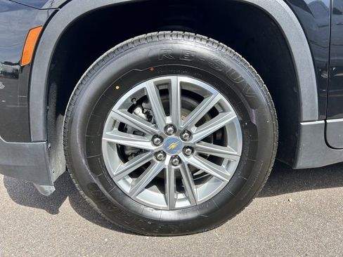 Used 2023 Chevrolet Traverse LT image 11