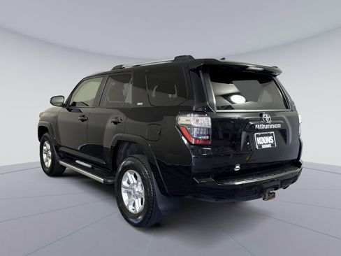 Used 2023 Toyota 4Runner SR5 AWD/4WD image 4