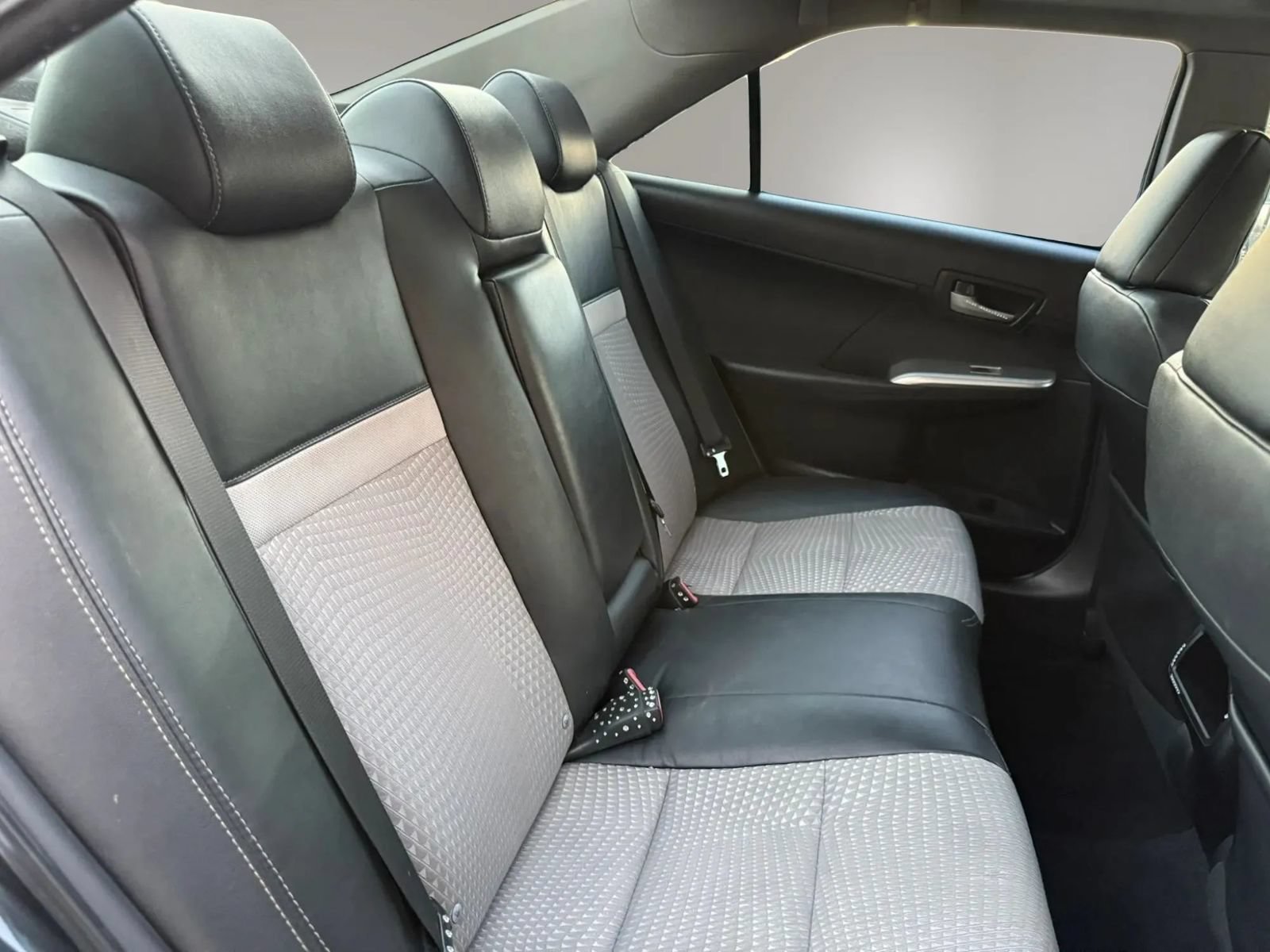 Used 2012 Toyota Camry SE FWD image 27