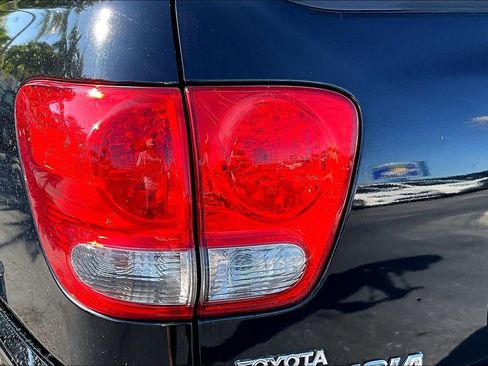 Used 2007 Toyota Sequoia Limited image 18