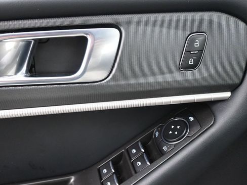 Used 2025 Ford Explorer ST-Line AWD/4WD image 18