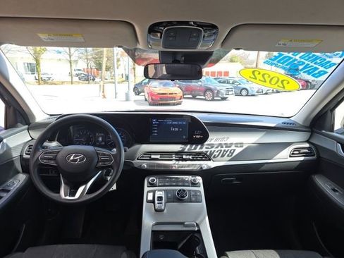 Used 2022 Hyundai Palisade SE image 3