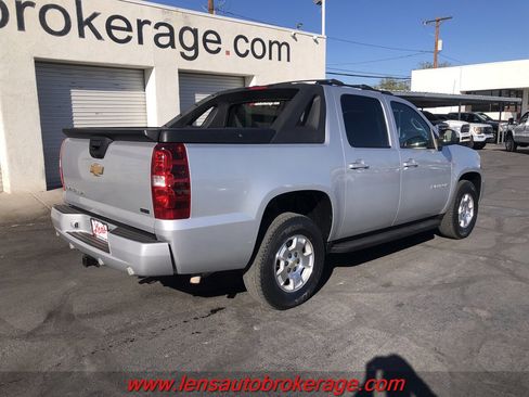Used 2012 Chevrolet Avalanche LS w/ Convenience Package image 8
