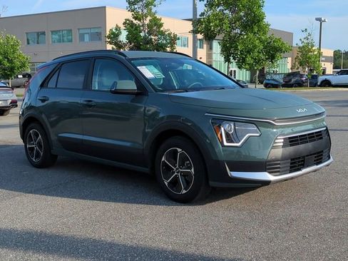Used 2025 Kia Niro EX FWD image 3