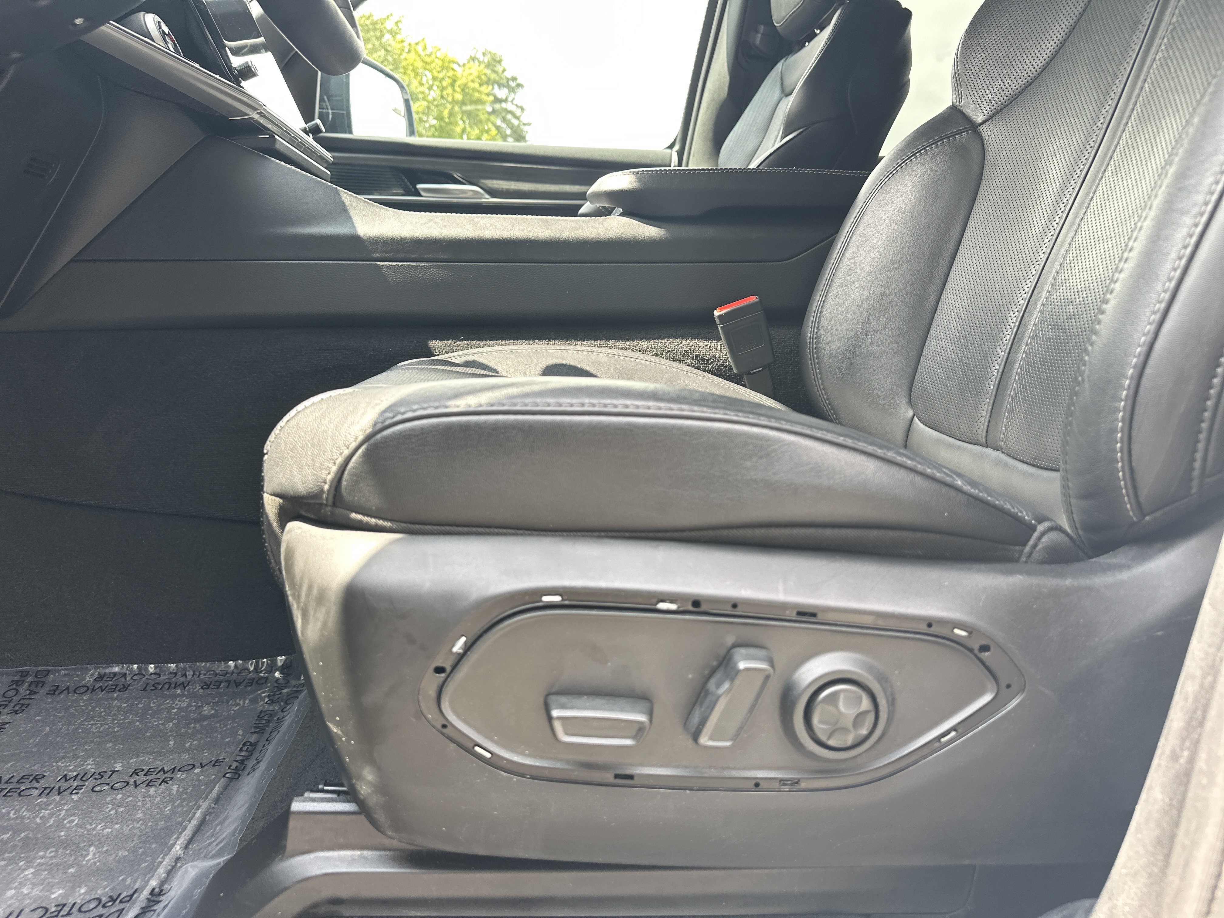 Used 2024 Jeep Wagoneer Series II w/ Flexible Seating Group RWD image 11
