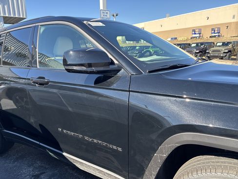 New 2026 Jeep Grand Cherokee Limited AWD/4WD image 4