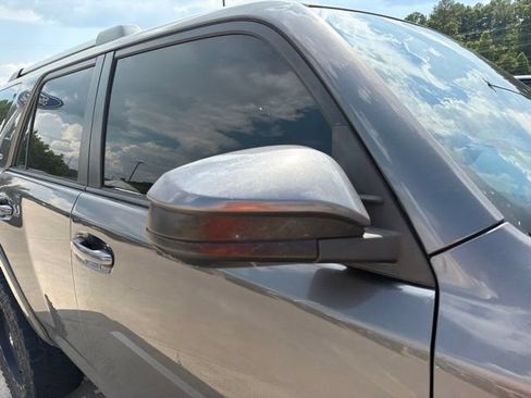 Used 2020 Toyota 4Runner SR5 AWD/4WD image 38