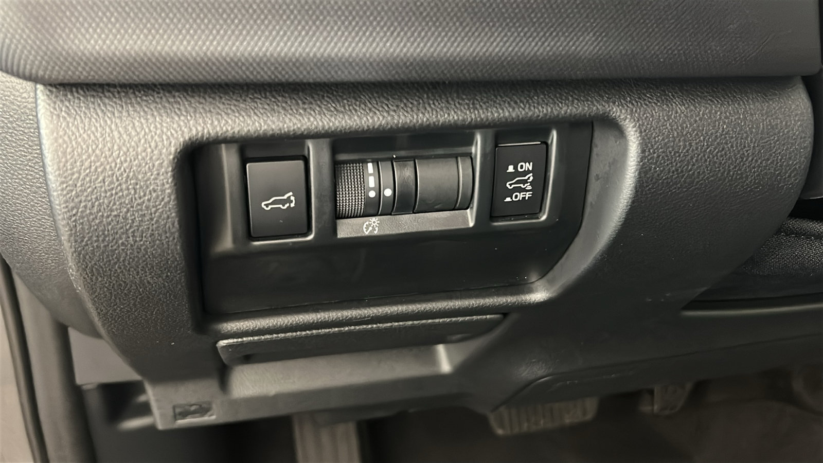 Used 2025 Subaru Forester Premium AWD/4WD image 23