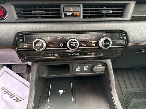 Used 2025 Honda Pilot TrailSport image 31