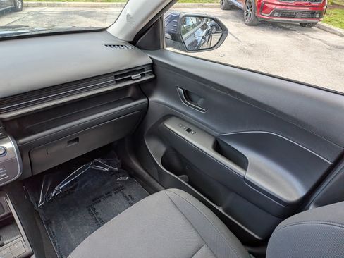 Used 2025 Hyundai Kona SEL FWD image 19