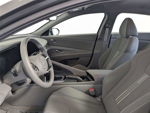 Used 2024 Hyundai Elantra SEL image 9