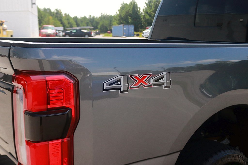 Used 2025 Ford F350 Platinum AWD/4WD image 8