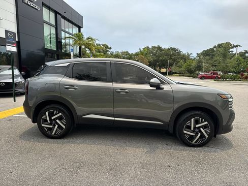 Used 2025 Nissan Kicks SV FWD image 5