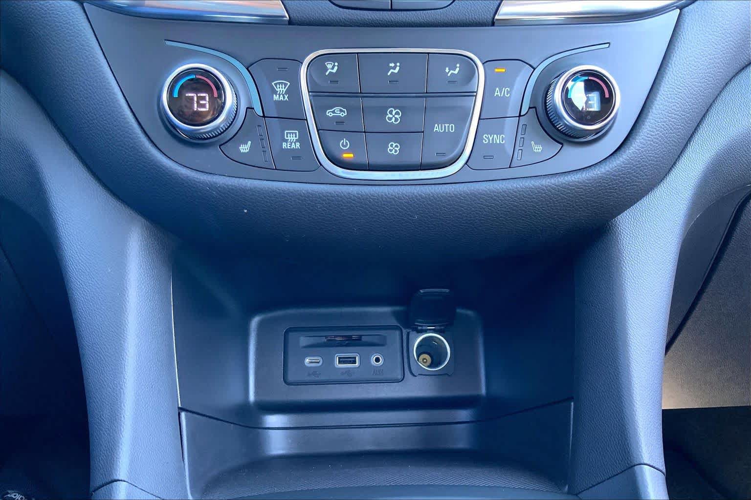 Used 2023 Chevrolet Equinox LT FWD image 34