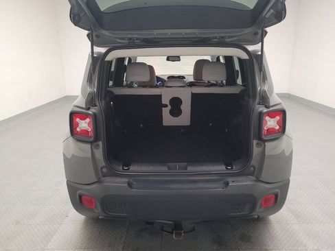 Used 2020 Jeep Renegade Latitude w/ Popular Equipment Group FWD image 29
