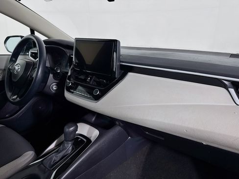 Used 2025 Toyota Corolla LE FWD image 27