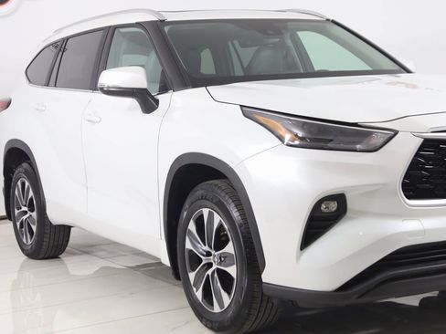 Used 2023 Toyota Highlander XLE image 40