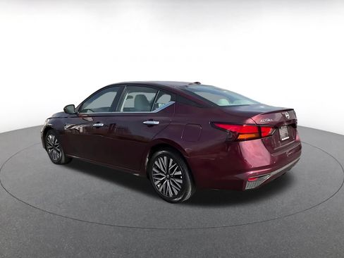 Used 2025 Nissan Altima 2.5 SV FWD image 10