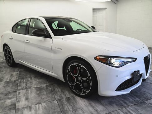 Used 2022 Alfa Romeo Giulia Veloce image 3