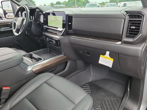 Used 2025 Chevrolet Silverado 2500 LT w/ Texas Edition AWD/4WD image 29