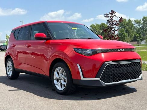 Used 2024 Kia Soul LX w/ Option Group 015 FWD image 1
