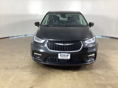 Used 2024 Chrysler Pacifica Limited FWD image 2