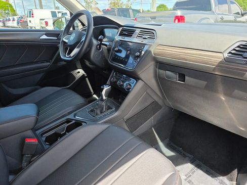 Used 2024 Volkswagen Tiguan SE image 9