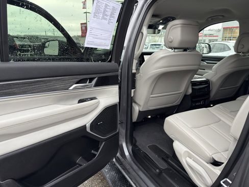 Used 2022 Jeep Wagoneer Series III image 31