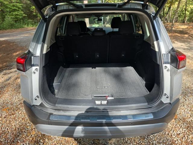 Used 2023 Nissan Rogue SV w/ SV Premium B Package FWD image 4