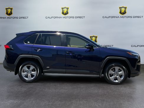 Used 2025 Toyota RAV4 XLE AWD/4WD image 4