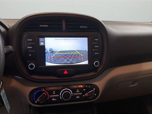 Used 2025 Kia Soul LX w/ LX Technology Package FWD image 17