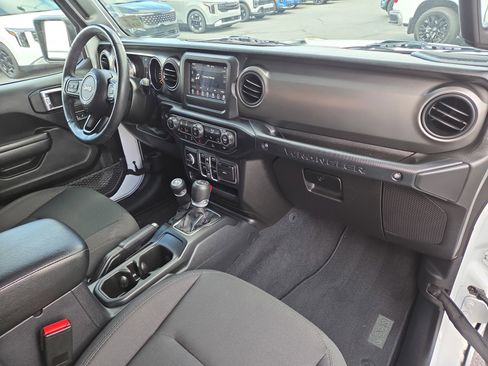 Used 2021 Jeep Wrangler Unlimited Sport image 18