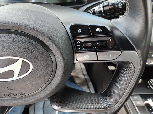 Used 2025 Hyundai Elantra Sport FWD image 18