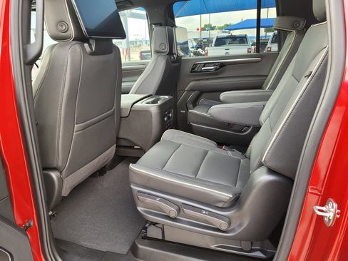 Used 2026 Chevrolet Suburban Premier RWD image 3