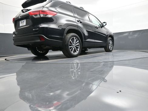 Certified 2019 Toyota Highlander XLE image 32