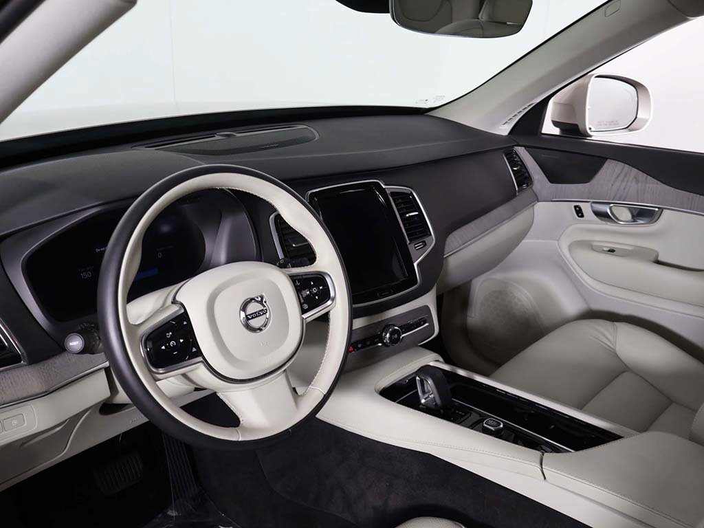 Used 2024 Volvo XC90 T8 Plus w/ Protection Package Premier AWD/4WD image 32