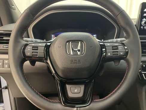 Certified 2025 Honda Pilot Black Edition image 12