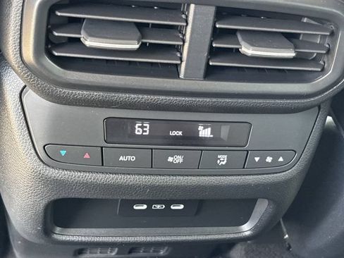 Used 2025 Honda Pilot EX-L image 18