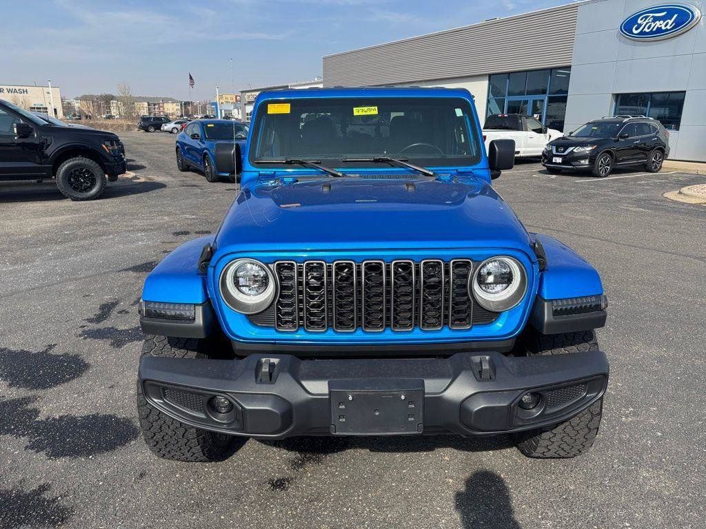 Used 2022 Jeep Gladiator Overland AWD/4WD image 8