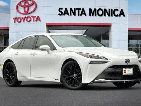 Used 2022 Toyota Mirai XLE w/ Advanced Technology Package image 2